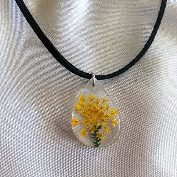 Tear Drop Shaped Beautiful Hand Made Orangeish Yellow Firework Dried Flower Resi - Picture 2 of 3